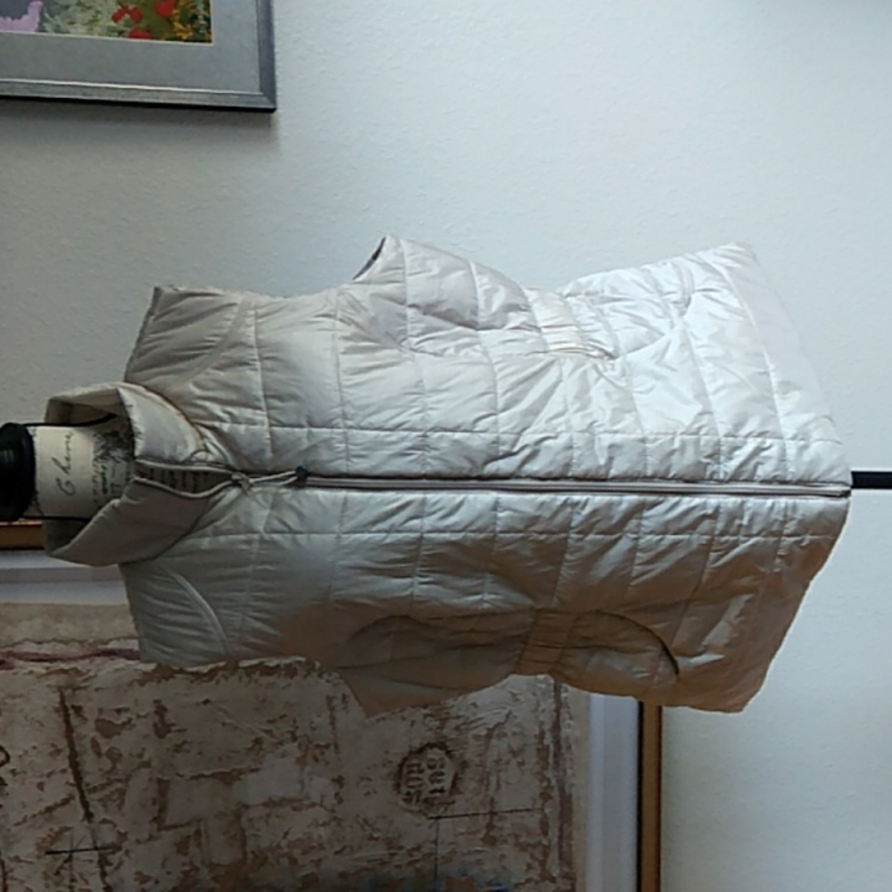 Women's puffy vest size XL